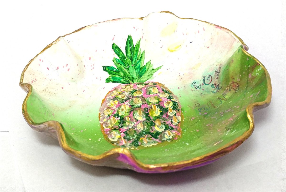 annica37's tweet photo. Pineapples item in my Etsy shop https://t.co/GZye4ipZa4 #cutedecor #pineappledish #pineapple #etsyfinds #buysmall https://t.co/nxTPt1bws4