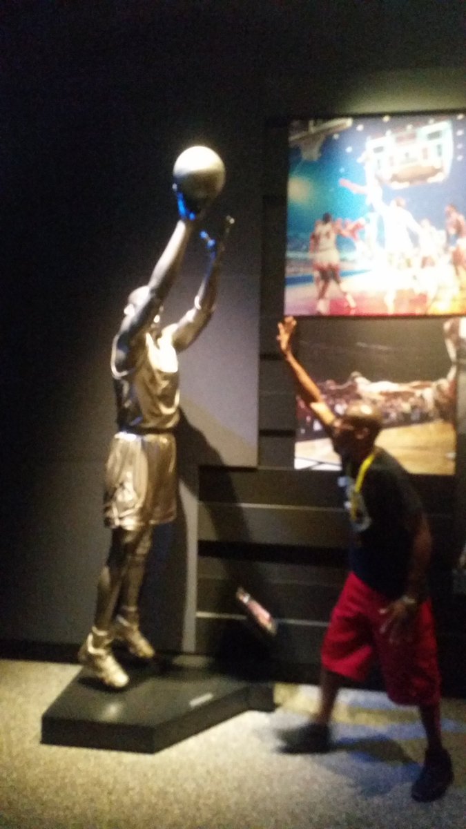 travsing's tweet photo. Playing D on one of my favorite athletes! @mallooty561 https://t.co/thCHOqIJn8