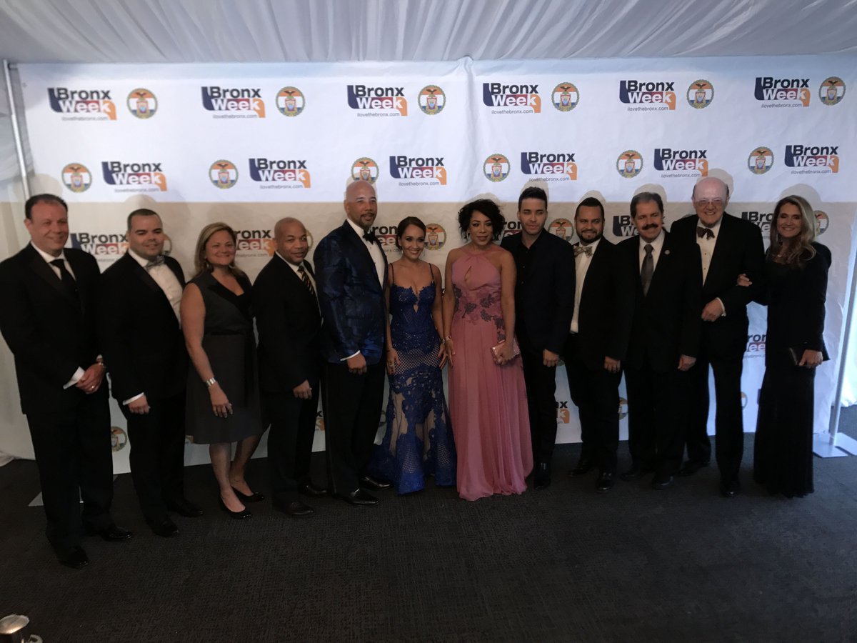 MarkGjonajNY's tweet photo. Had a great time at the 2017 #BronxBall celebrating all things BX with @RubenDiazJr @PalmaAnnabel @MarcosCrespo85 @bronxzoo #BronxWeek2017 https://t.co/2nrvKlYMAZ