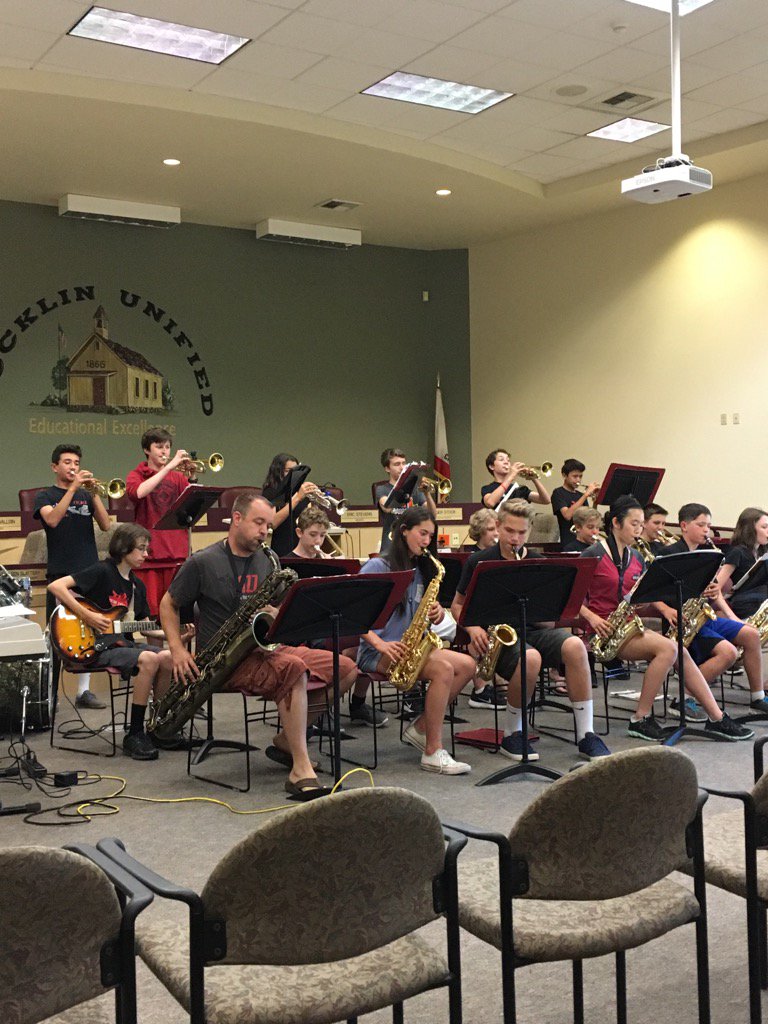 MflowersRusd's tweet photo. Spring View Jazz Band puts on an amazing performance in the RUSD Board Room for the DO staff #RUSDproud https://t.co/mUCf3nWC2B