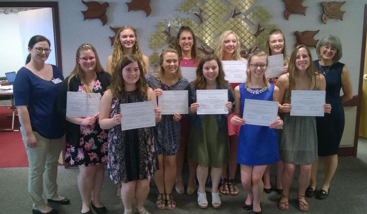 kane_wolves's tweet photo. 10 KHS seniors completing nurse's aide program. 9 of these graduates will be attending college to become nurses. KANE HIGH PROUD! https://t.co/zroATeTYQP