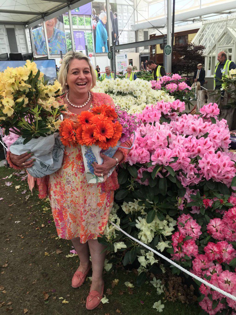 DarlingAscot's tweet photo. One of my favourite summer events #RHSChelsea #flowers#goldmedals #inspiration #incredible design https://t.co/hJzvzfrEav
