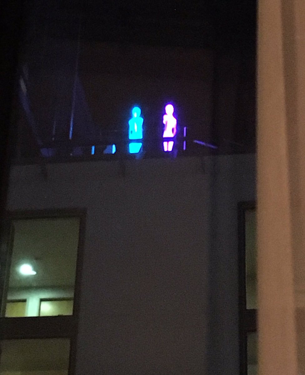 majsander's tweet photo. So I work with #data. A at times #SlightlyOdd community. So I arrive at #StrataData London. Why am I surprised to see this #Aliens #Rooftop https://t.co/grbEFKbMgT