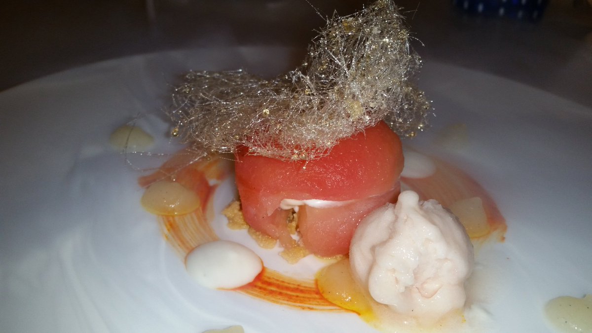 lsdm_official's tweet photo. Il dolce della serata è la Cheesecake con Mela annunca di Matteo Sangiovanni, resident chef del Savoy Beach Hotel.
#bocconidautore #LSDM10 https://t.co/1OKqkkz4G9