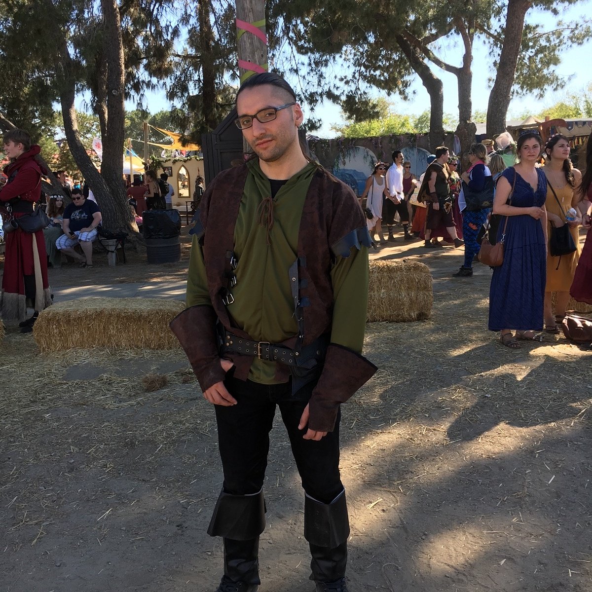 NYChrisG's tweet photo. Lvl 5 noob. #renaissancefaire #randomcostume #kindamakesmewanttocosplay https://t.co/aqrpuWjnFa
