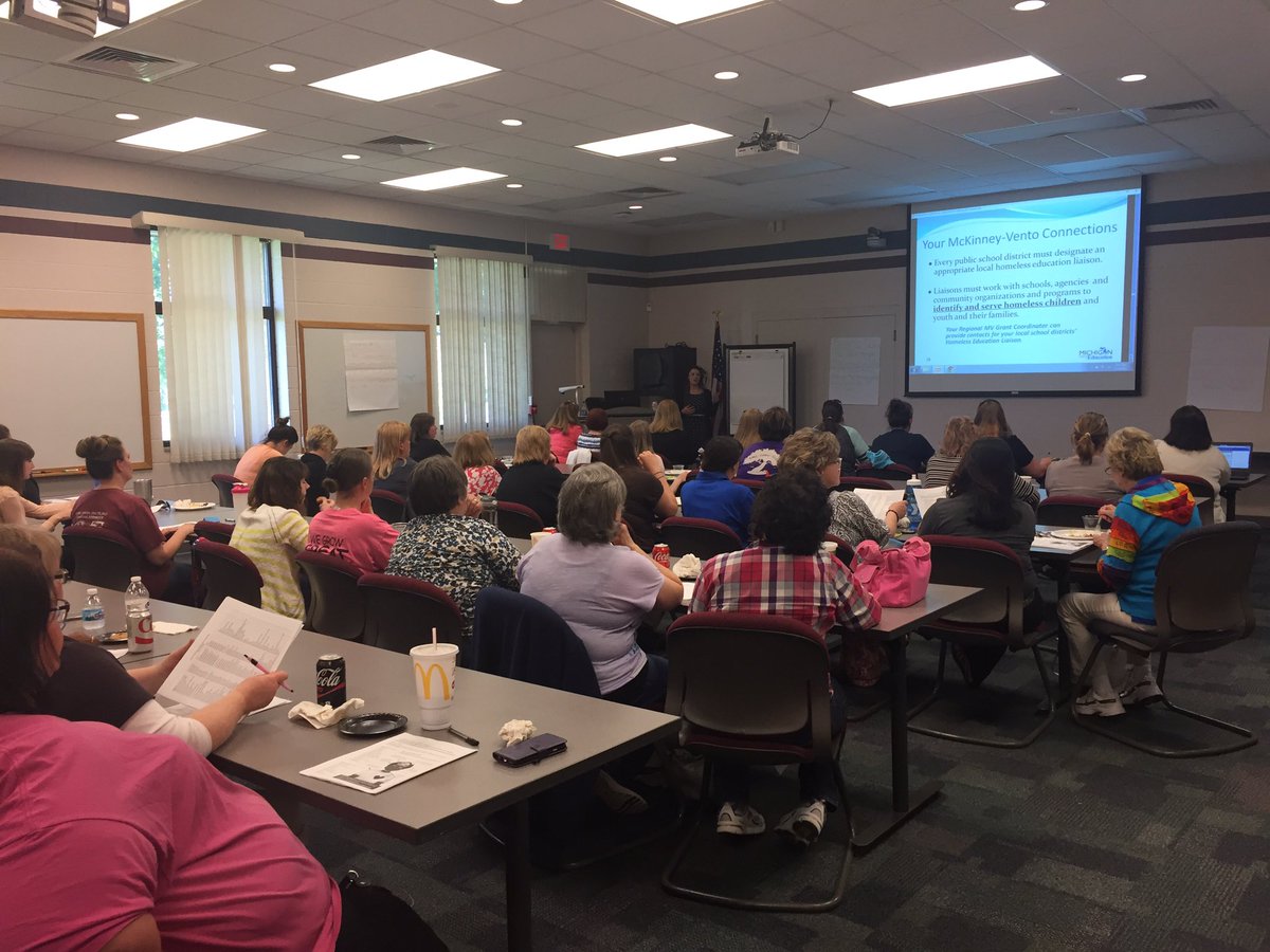 niki_napolitano's tweet photo. #greatstarttoquality #earlychildhoodmatters Educators from Bay Arenac- discovering resources available to those experiencing homelessness https://t.co/6ZEOIlaUgz