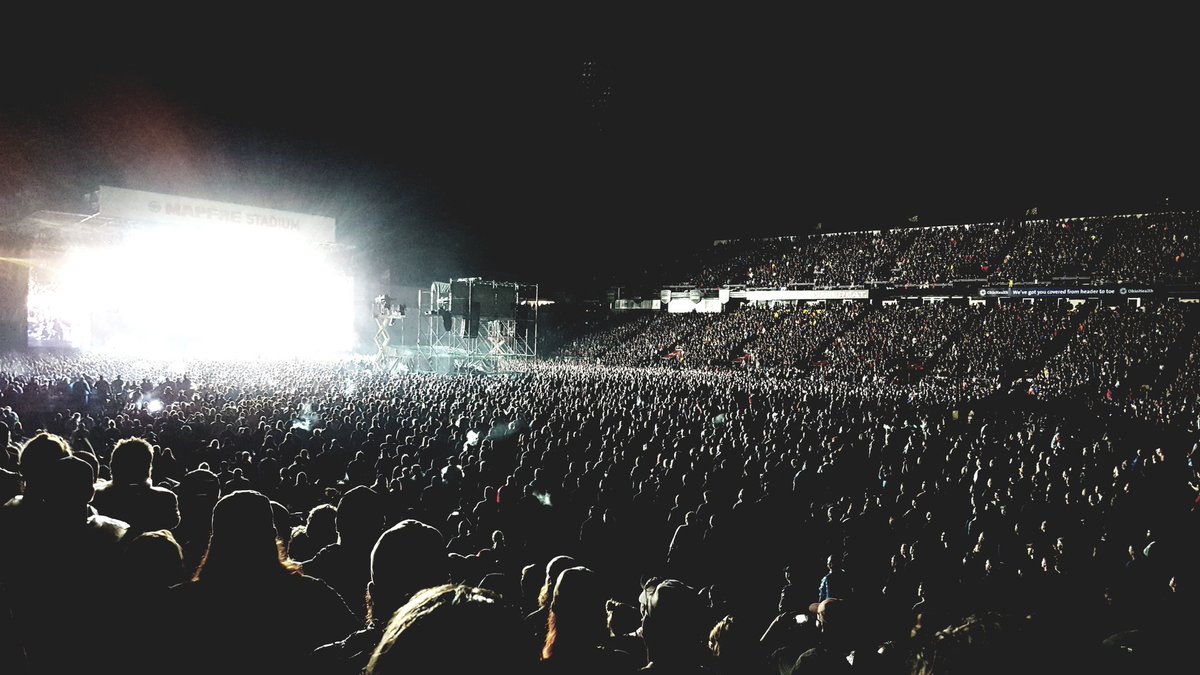 AlexisRose05_'s tweet photo. Sitting in the pouring rain last night was totally worth it, such an amazing end to the weekend #MetAtROTR #rockontherange https://t.co/nDY8kKtdzO