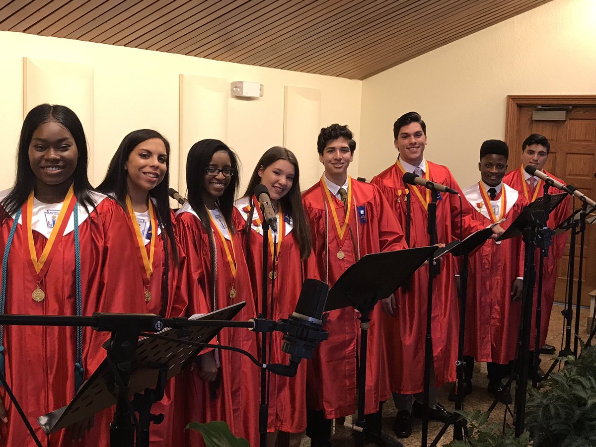 DramaPace's tweet photo. 🎓Baccalaureate Mass with the 2017 seniors 🎓 #PaceDrama #PaceChoir 🎉 Graduation is just around the corner! @PaceSpartans @AlumniPaceHs https://t.co/YYn3ih6Szp