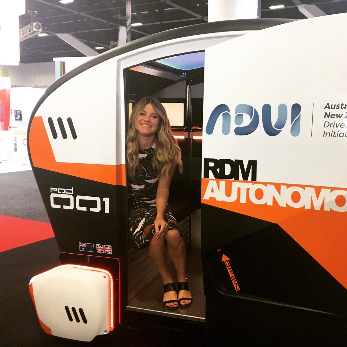 Natalia_Cooper9's tweet photo. A driverless pod which will soon be shuttling uni students around campus in South Australia! @TheTodayShow https://t.co/vrXpCepZBY
