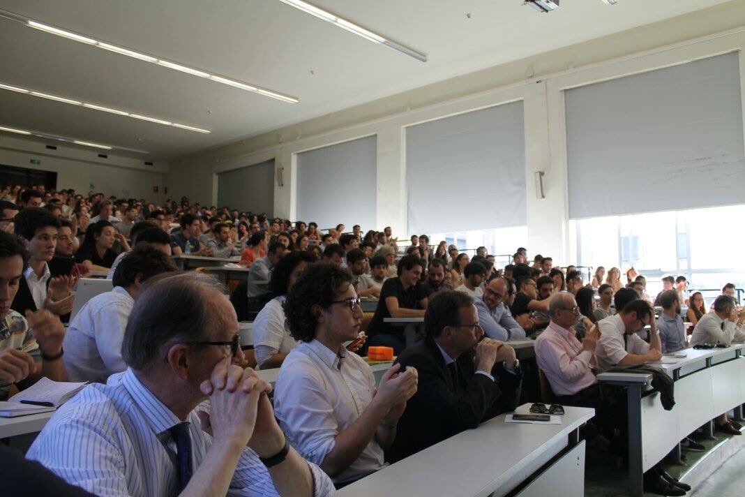 LucernaJuris's tweet photo. Grazie a tutti coloro che hanno partecipato oggi in @LaStatale  all'incontro di Lucerna Juris con @EnricoLetta ! #StayHungryStayJuris https://t.co/emXVo0BJPw