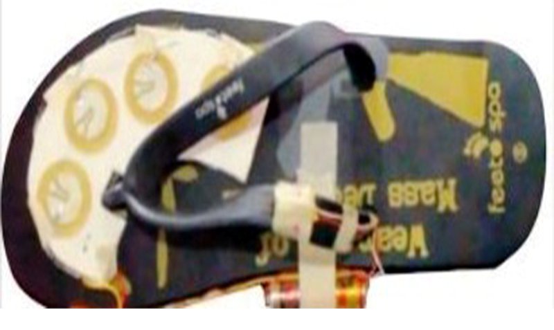 SamayamTamil's tweet photo. எட்டி உதைத்தால் எதிராளிக்கு எலெக்ட்ரிக் ஷாக் பாயுமாம்!
#ElectricShoe #TamilNews #SamayamTamil
https://t.co/rr39wn0vNg https://t.co/BO27MZR5kw