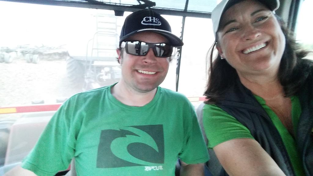 Page__Newton's tweet photo. A.nother cab #selfie with Jason Weise @ Bentley @canterraseeds #yieldworks going in! Who will win? #plant17 #wescdnag https://t.co/JlrQGMKgwX