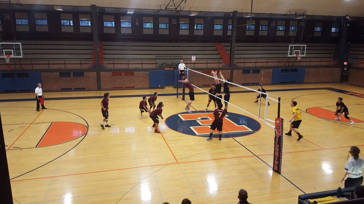 mkendrick58's tweet photo. Boys varsity volleyball taking on Elk Grove Village in the first round of the IHSA Regional tournament! https://t.co/DkOnqyjUfa