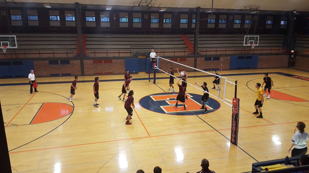 mkendrick58's tweet photo. Boys varsity volleyball taking on Elk Grove Village in the first round of the IHSA Regional tournament! https://t.co/DkOnqyjUfa