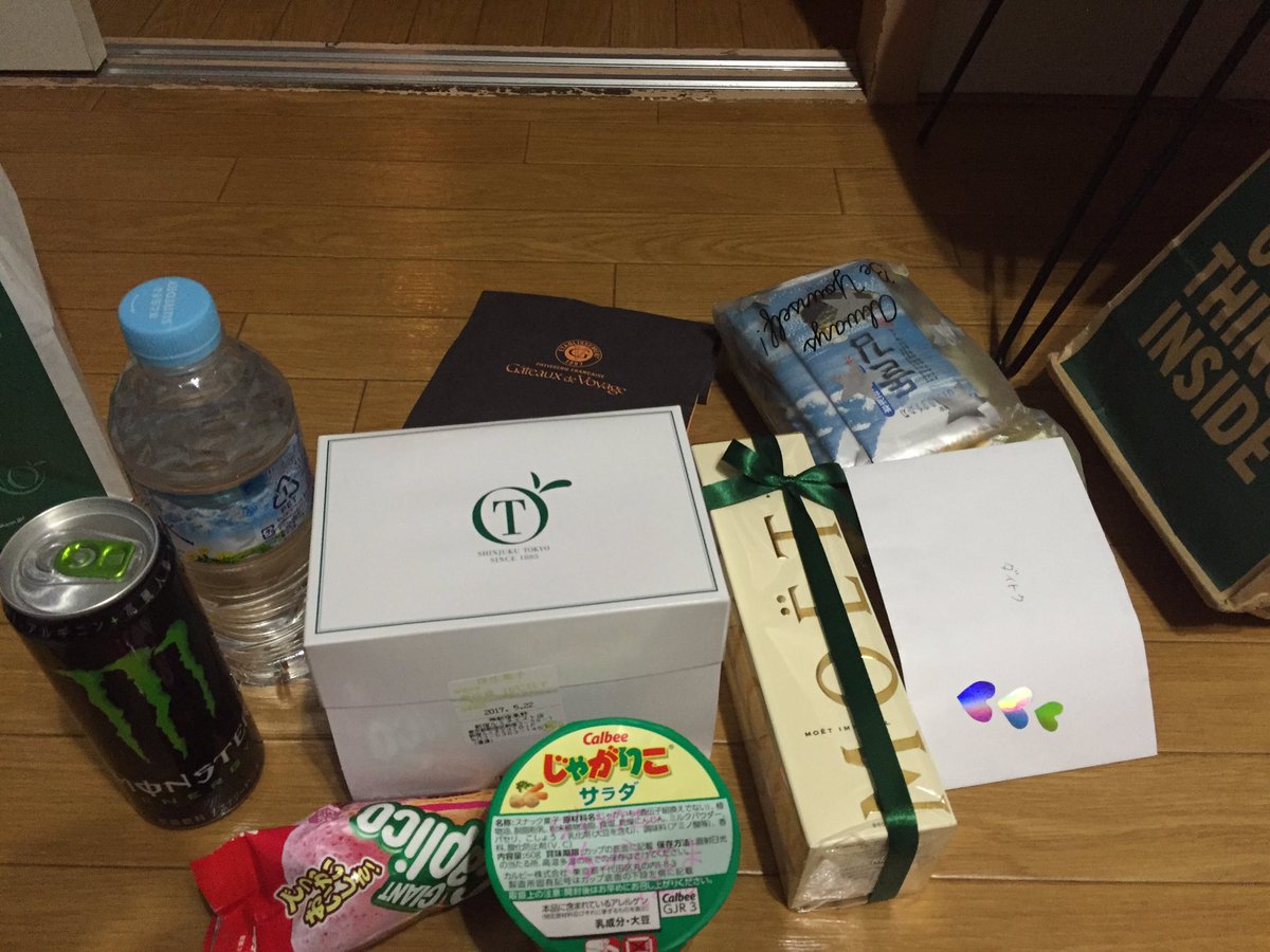 aaaachan0705's tweet photo. 無事にラストMCを終えました！
素敵な人たちに囲まれていたんだなーと改めて実感😭

先輩MCのマシューさんを始め、色んな人が来てくれました！
ひょん兄、真平くん！応援してくれた多くのみなさん、本当にありがとうございました！

なによりMCニシガキ師匠！
クソお世���になりました✌️ https://t.co/zBL0EYnoUd