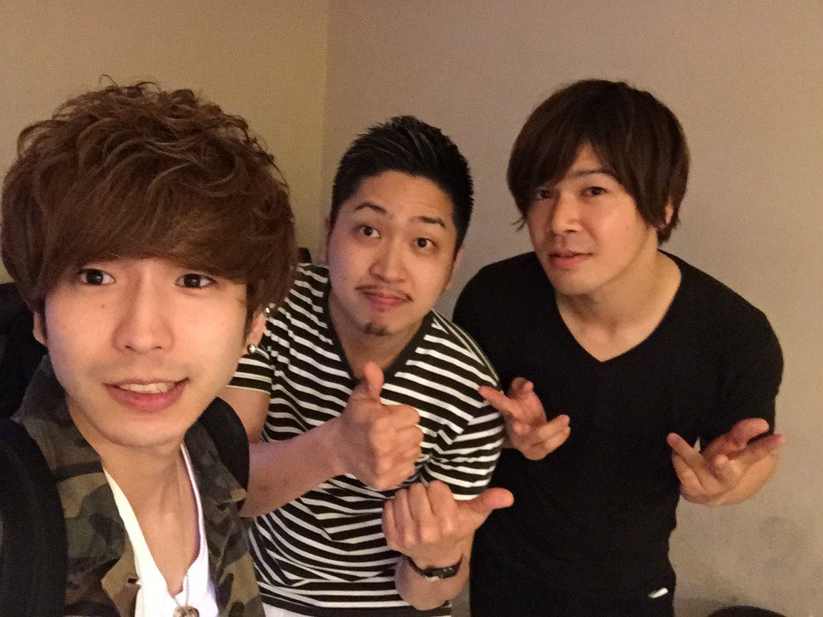 aaaachan0705's tweet photo. 無事にラストMCを終えました！
素敵な人たちに囲まれていたんだなーと改めて実感😭

先輩MCのマシューさんを始め、色んな人が来てくれました！
ひょん兄、真平くん！応援してくれた多くのみなさん、本当にありがとうございました！

なによりMCニシガキ師匠！
クソお世���になりました✌️ https://t.co/zBL0EYnoUd