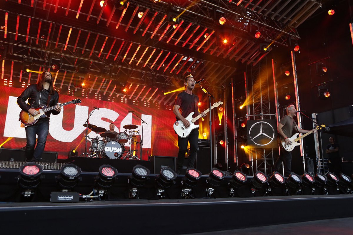 bushofficial's tweet photo. Good time at @JimmyKimmelLive https://t.co/zy5jD0lAAT