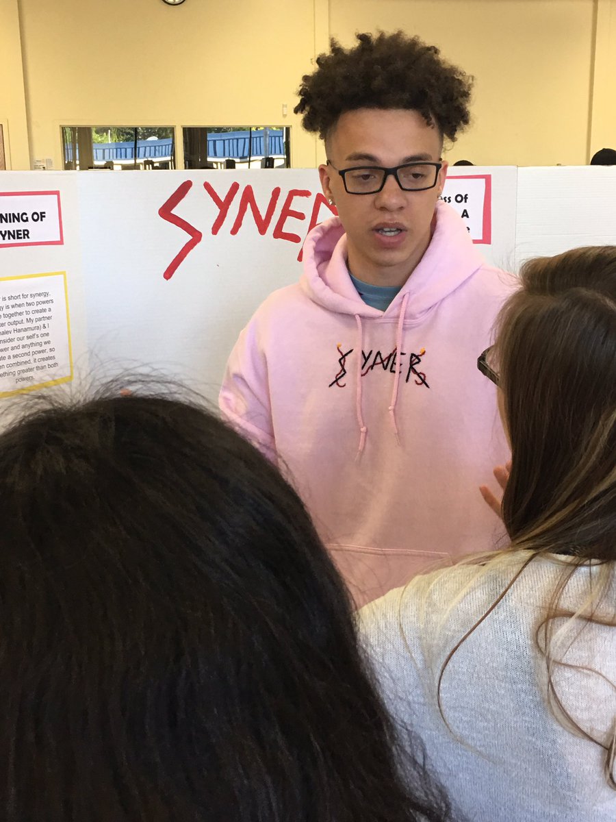 johnmatsuo's tweet photo. Senior project presentations #1 These kids are amazing!@HilhiSparts #ProudtobeHSD https://t.co/y5hLWWph09