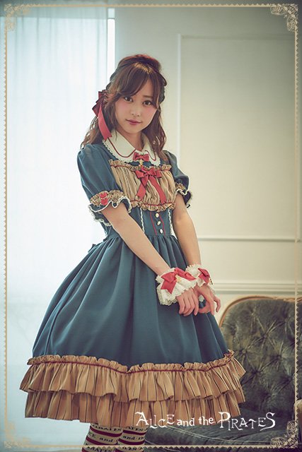 Baby The Stars Auf Twitter 発売中雑誌 Larme 028 Alice And The Pirates広告アザーカットをご紹介 Selenちゃんに先日発表したばかりの新作 エリーゼトリコロールシリーズ のワンピースをお召しいただきました お写真はこちら T Co W0tumdqnc1