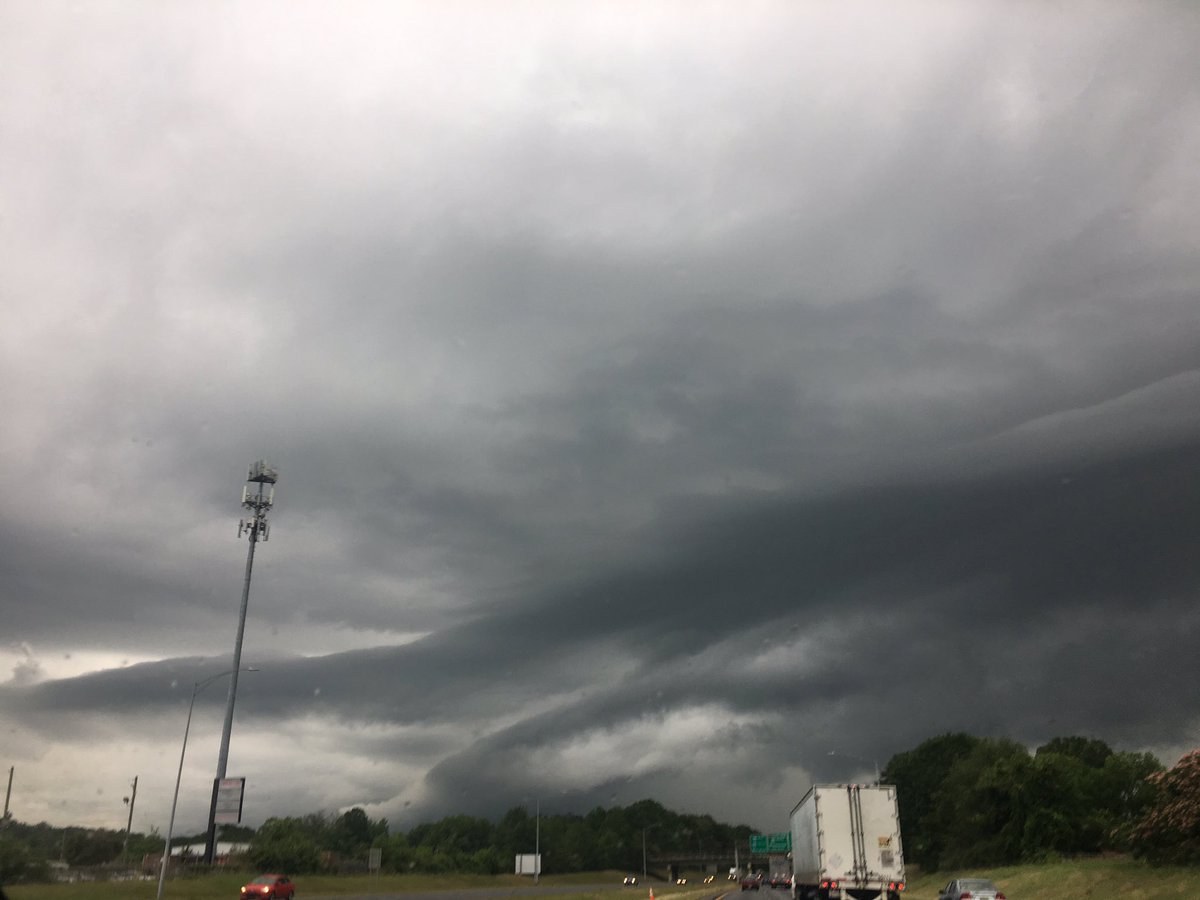 Steph32571's tweet photo. Tuscaloosa sky this afternoon @spann #Viewtiful #Godisgood https://t.co/ckMrLAOfME