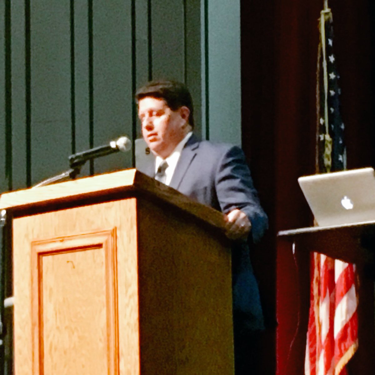 incubatoredu's tweet photo. @WBEZ Michael Puente kicks off #214startup. Good luck to all the teams! #Entrepreneur https://t.co/KMKNhlrAkS