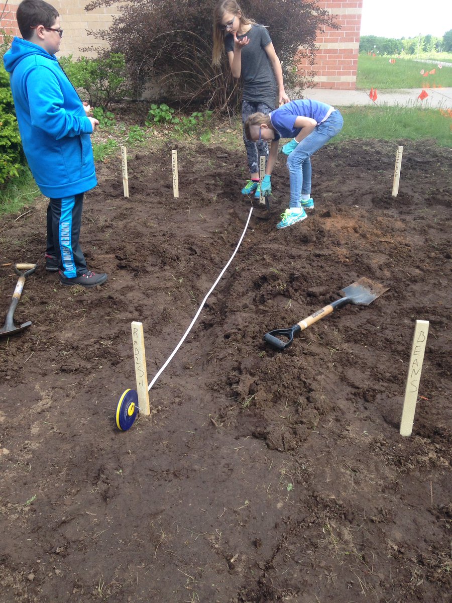 ARCTICZone_EC's tweet photo. Great day of planting for the @Northstarmiddle flower &amp; vegetable gardens! #STEM #PBL @nmsmcmahon @iCoachEdTech https://t.co/rGt6f7KKu9