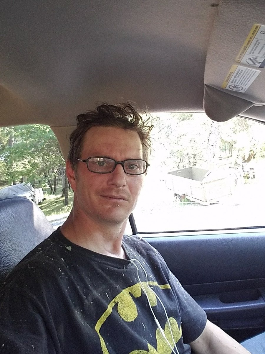GameSkooled's tweet photo. Surprised my brother in law. Weeded his yard while he was at work. #bigassyard https://t.co/uijuKMOD4a