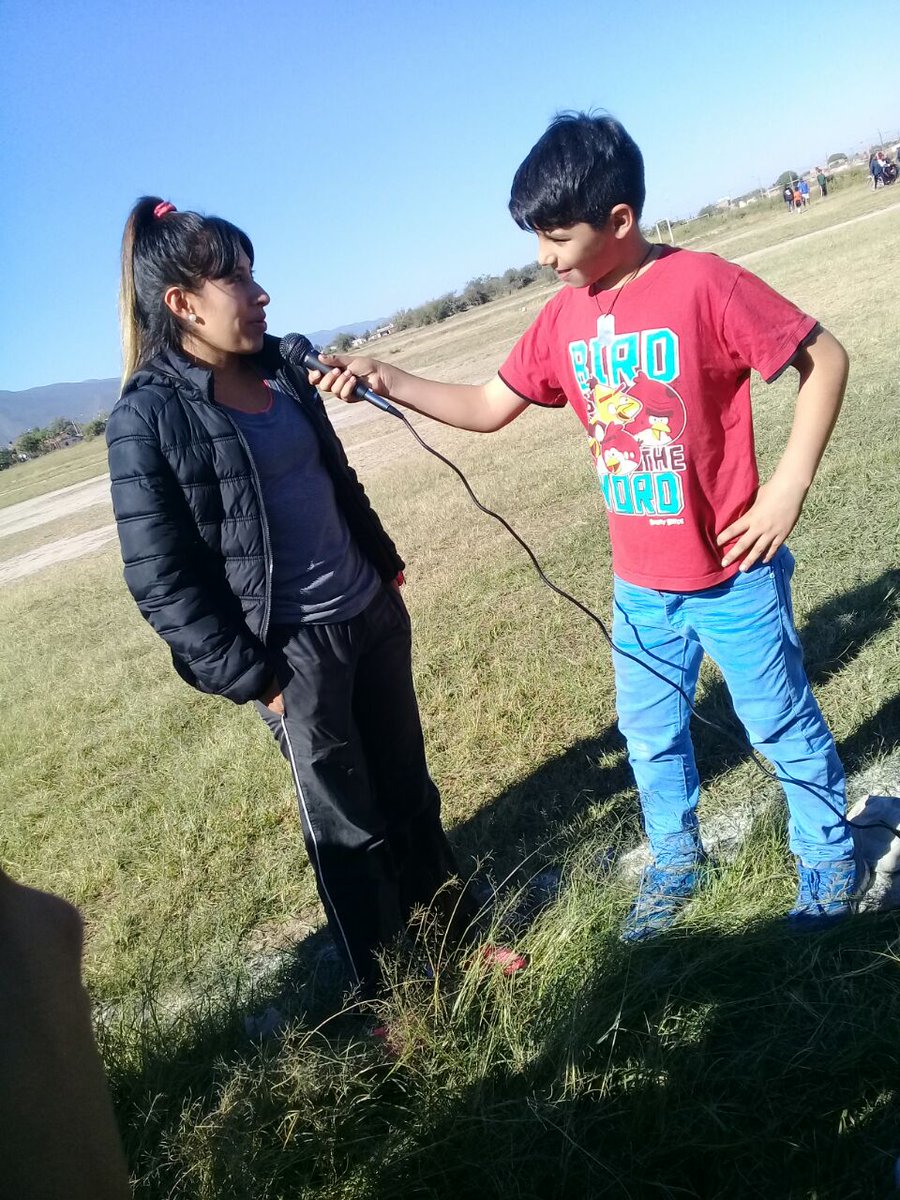 Cai__19's tweet photo. #TallerAudiovisual #cai19 trabajando junto con eL #TallerdeRadio #cai2 @Vanybalderrama . Entrevistas y fotos !! Cubriendo Mundialido 📷🎥 https://t.co/3L19GAscZA