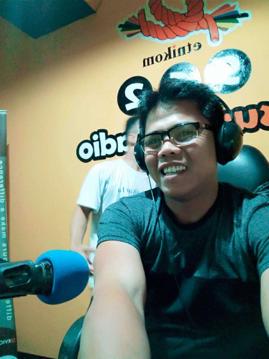 Pasundan_Radio's tweet photo. Selamat Pagi ATBMAA ..Yuuk saatnya kita nongkrong di warung pasundan jam 6-10. simak informasi seputar cianjur jawa barat,With Usep_Munandar https://t.co/ZdCueP9kcH