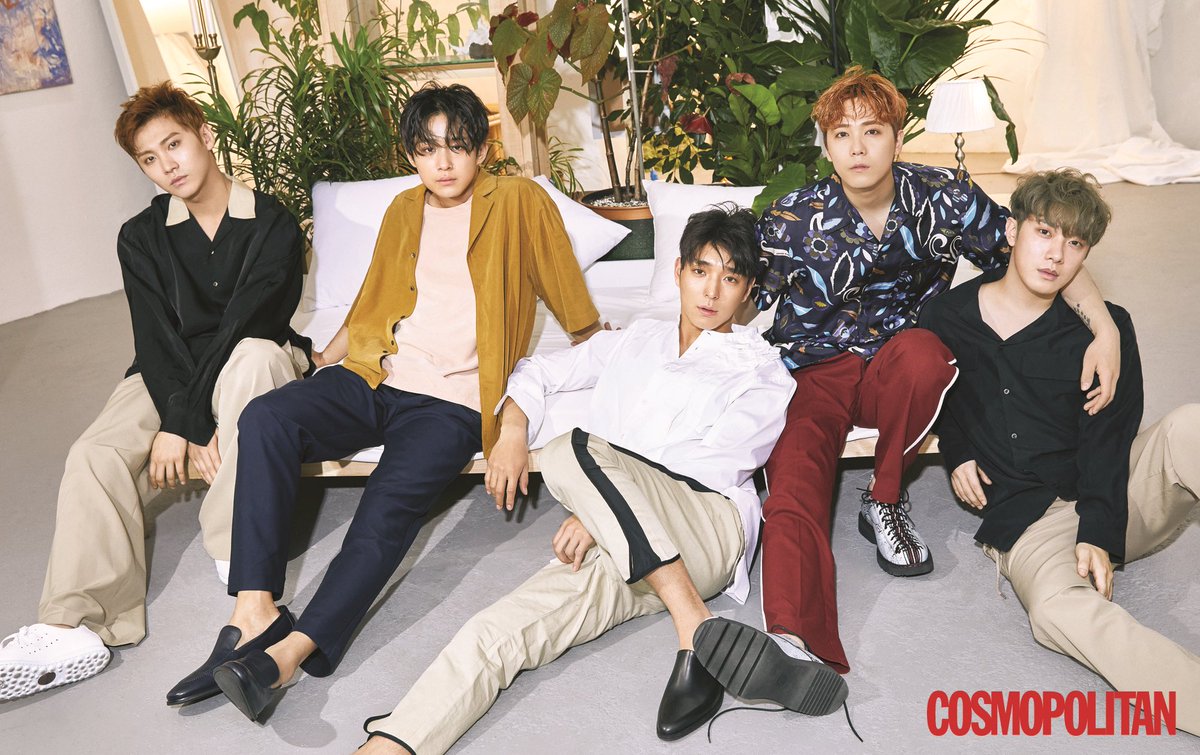 FNC_ENT's tweet photo. [#FT아일랜드] 올 해로 데뷔 10주년을 맞는 밴드 #FTISLAND 의 멤버들간의 케미가 돋보이는 화보를 공개합니다! 밴드로서의 진지하고 솔직한 면면들이 담긴 인터뷰와 더 많은 화보는 <#코스모폴리탄> 6월호에서 확인해주세요 :-) https://t.co/IoSjujLjbt