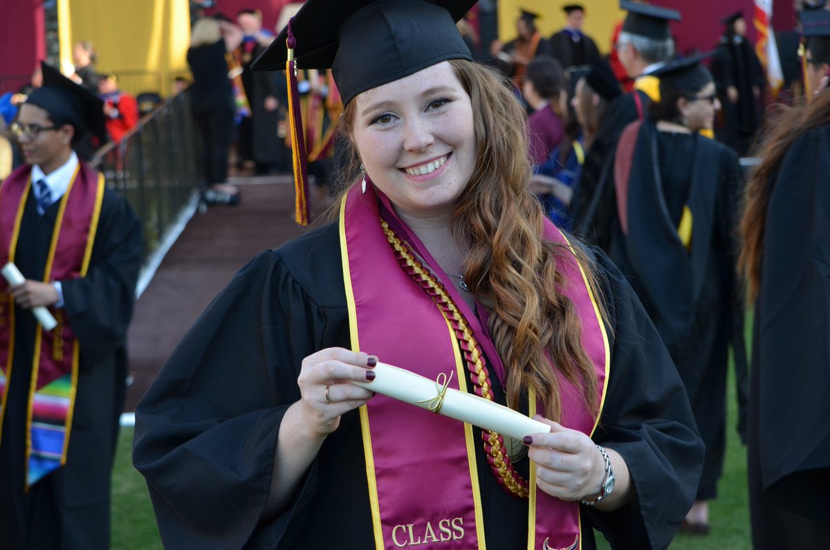 CSUDHEducation's tweet photo. Congrats to our undergrad & grad students who graduated this past Friday! ππππ#CSUDHGRAD17 #ToroPride #Classof2017 π·βhttps://t.co/OiHk4xfpla https://t.co/AugmKx0IoZ
