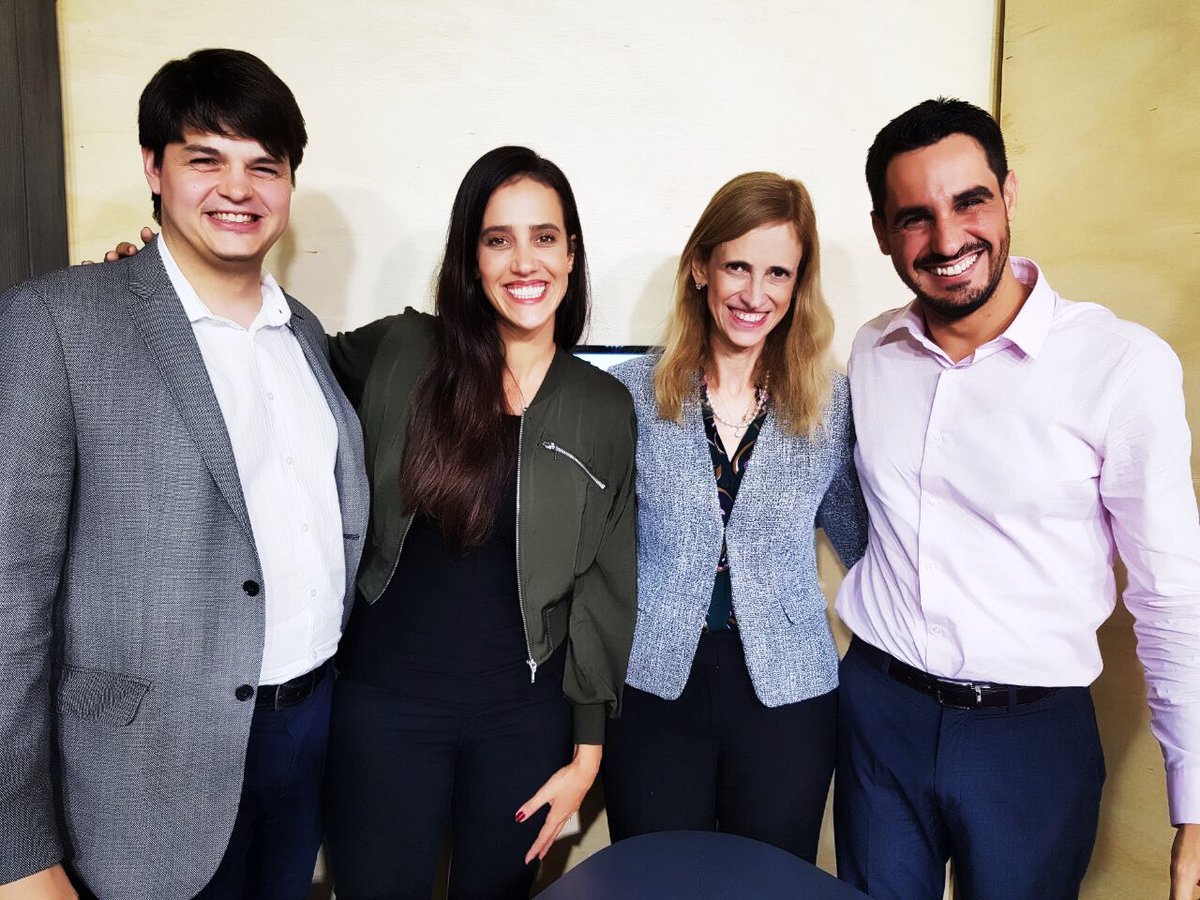 LyleLeticia's tweet photo. "Não há bala de prata - a educação é um processo humano." @ClaudiaCostin https://t.co/sZ0nthEruI