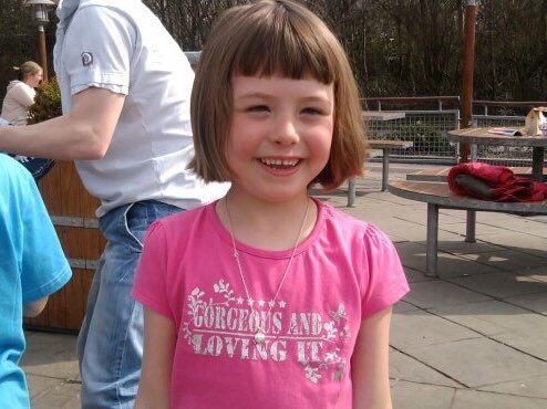 harrxjeans_'s tweet image. THESE GIRLS HAVE ALREADY BEEN FOUND #Manchester