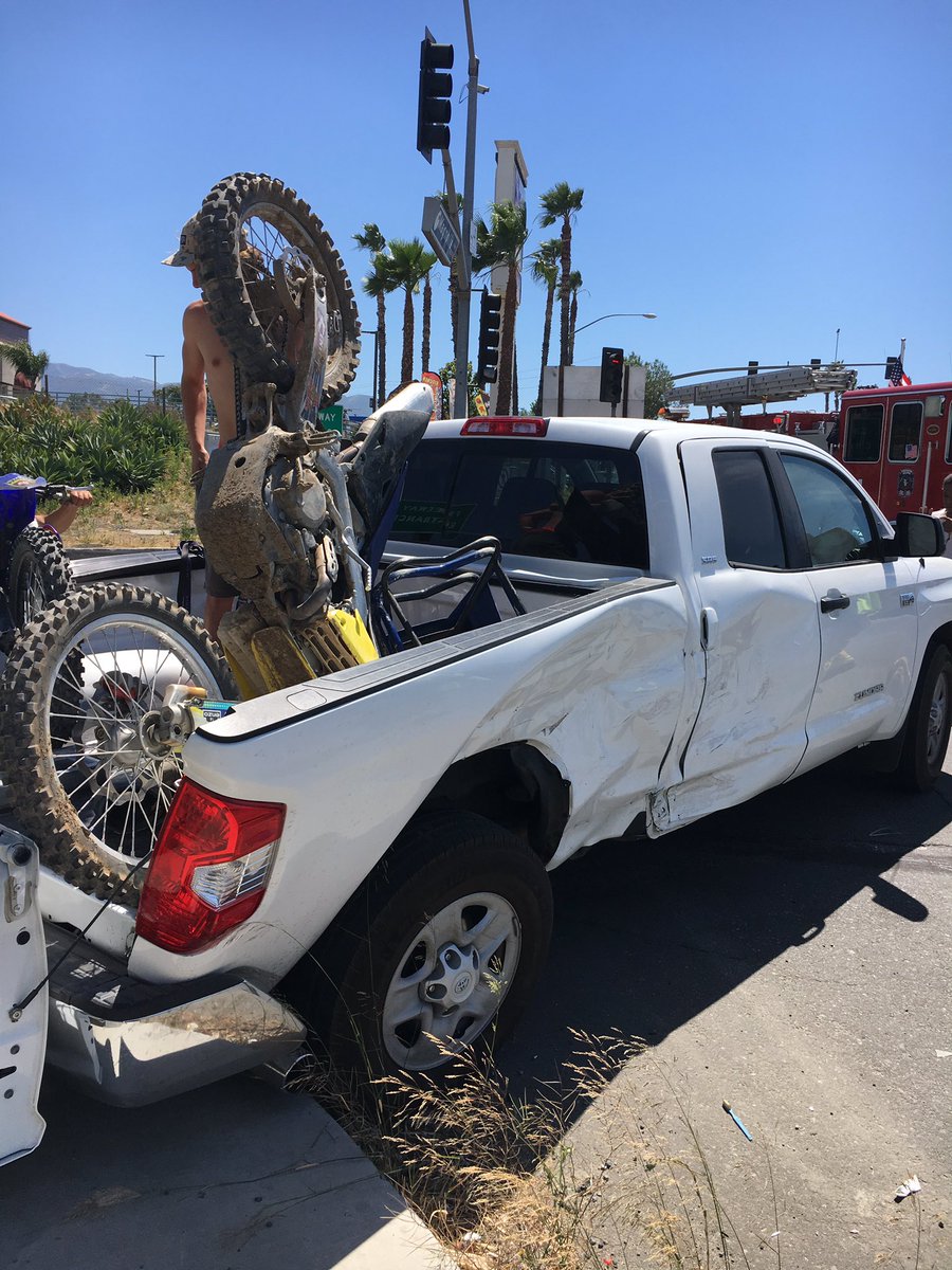 BradenOneal's tweet photo. Got Tboned by a Crackhead today, glad we're not dead. Could've been a lot worse, love you guys❤ @josh_kaller @camden_cota20 https://t.co/oNJeZtYrjQ