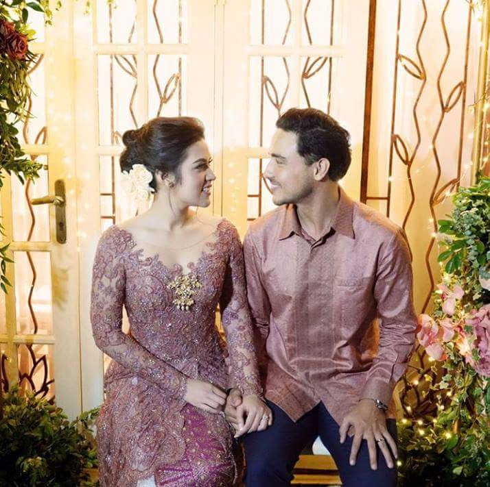 DramaGojek's tweet photo. Kabar buruk mblo,, @raisa6690 udeh di lamar 😟 Mau gak mau harus ikhlas nerimanye 😞 Gue jadi gak semangat narik dah https://t.co/LLUC8zujiA
