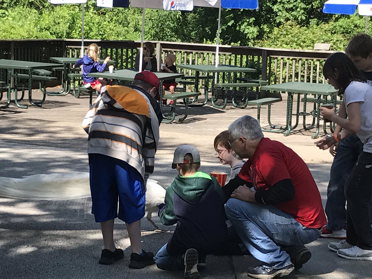 atriplett99's tweet photo. End of the year field trip!! @MrsHernanGrade5  I think the kids had a ton of fun!! https://t.co/ixn19ftKXu