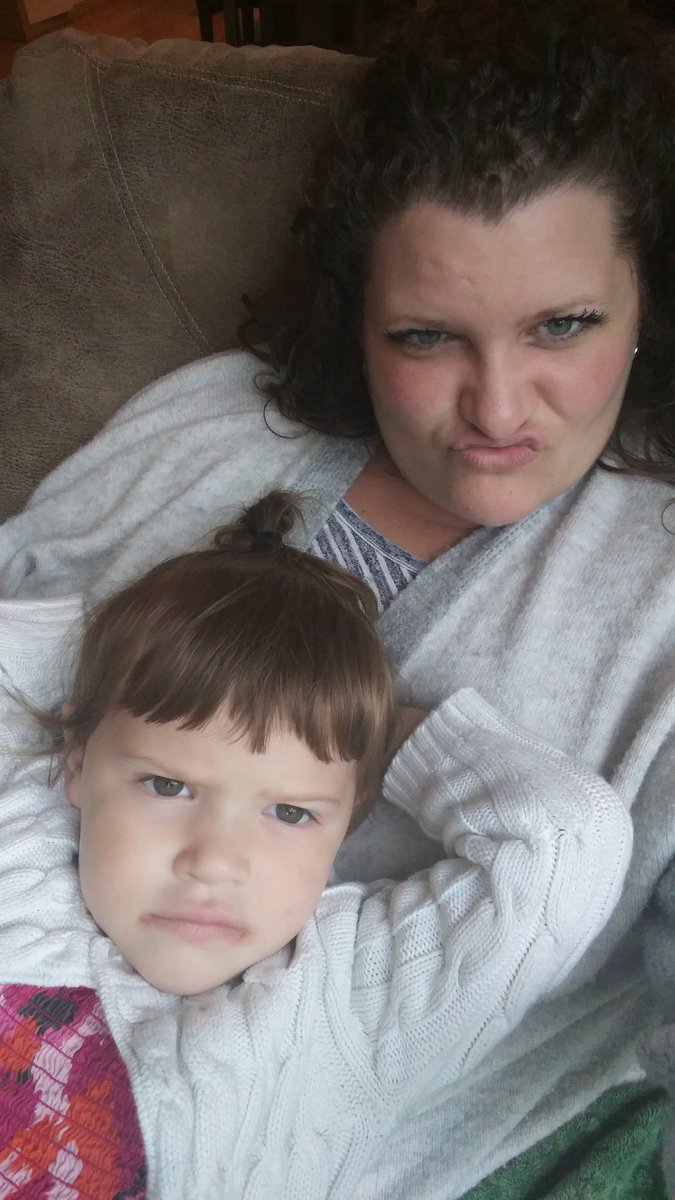 Princess_hiccup's tweet photo. It's humbling when your 2.5 year old niece has more of a mean much than you. #meanmuggin #niecelove #snuggles "bellynottoobigyet https://t.co/8uVNQUAJNG