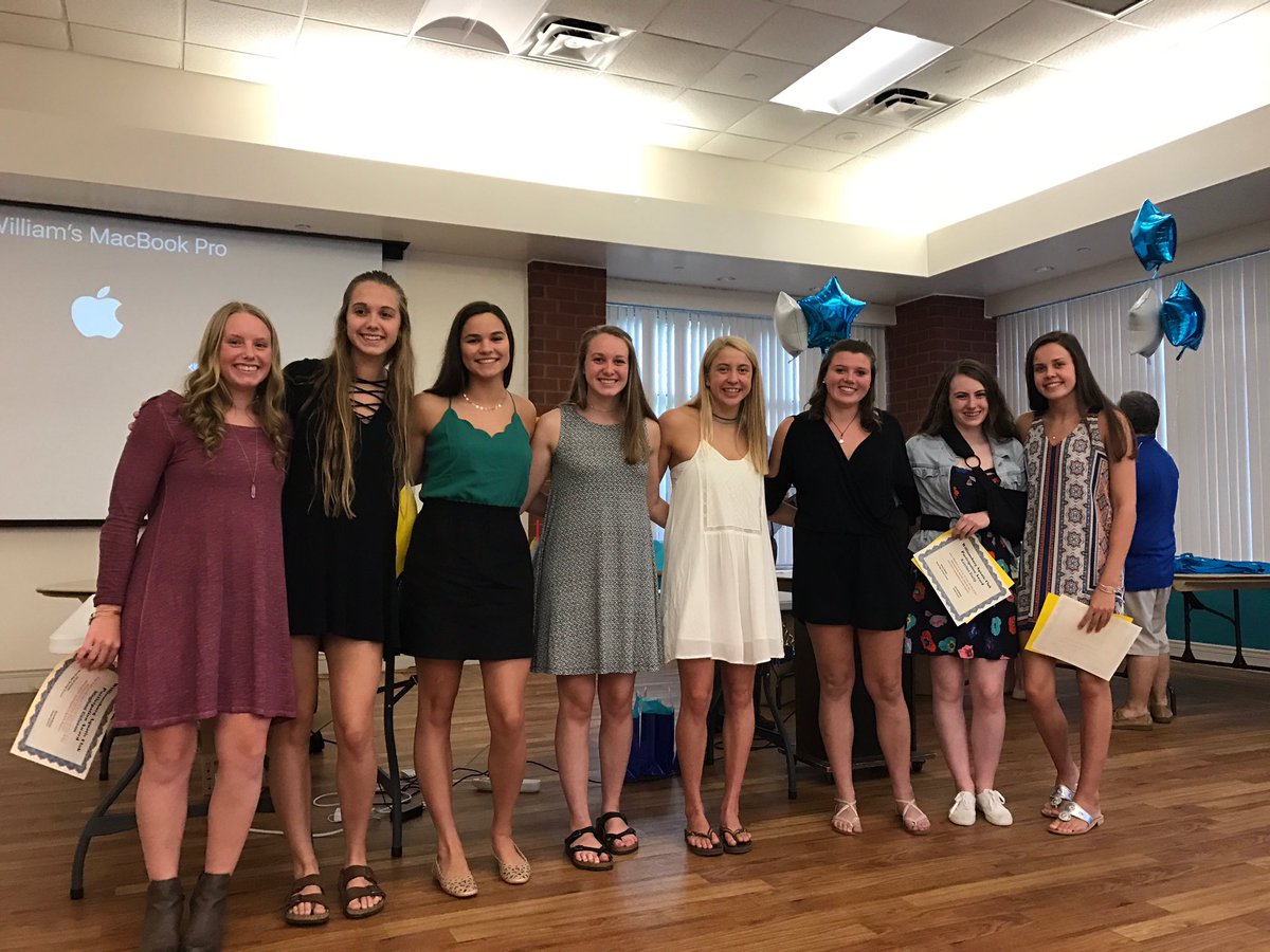 morganwhaleyyy's tweet photo. wac banquet💙 https://t.co/j2Y02kEegS