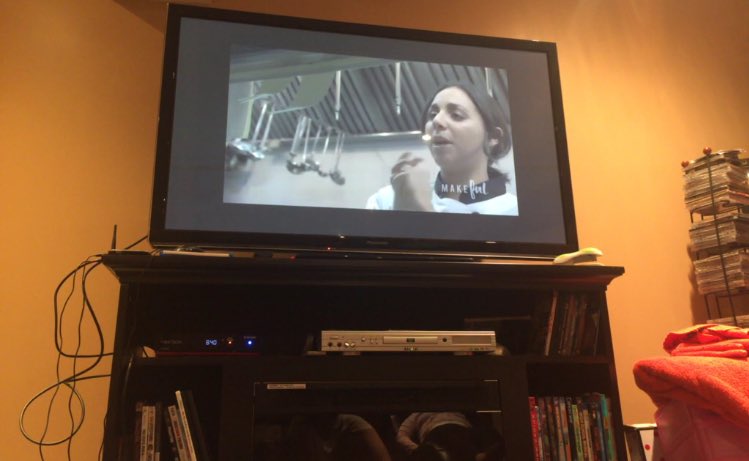 emacri's tweet photo. . @dmacc8 is running the kitchen at a downtown #Toronto restaurant on #HomeCheftoProChef @bemakeful ON NOW!!!!!! 📺👀🍽🔥 https://t.co/zV7niezApG