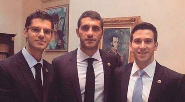 DiarioTalCual's tweet photo. NO HAY RESPETO Pasaportes de los hijos de Ramos Allup fueron anulados https://t.co/STOPto2leE https://t.co/V8ktkpofJT