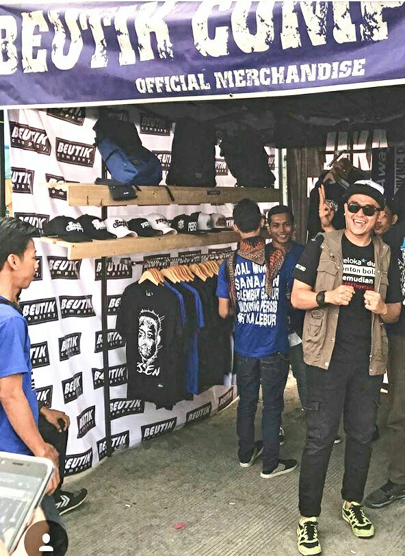 Bagas08997713's tweet photo. Ko kepotong om .
Padahal lagi asik ngobrol
#jebred
#beutikcompany
#gbla https://t.co/pOWzK5xozU