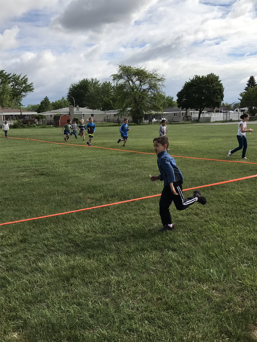 First Graders enjoyed the Fun Run! I even raced the kids in a lap! <a href="/SimondSuperstar/">Simonds Superstars |The Lamphere Schools</a> #WeAreLamphere