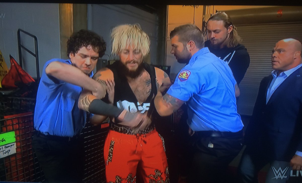 Break_Barricade's tweet photo. I know the perfect detectives for the case!!! #FashionPolice #raw https://t.co/SSch8TlMfy
