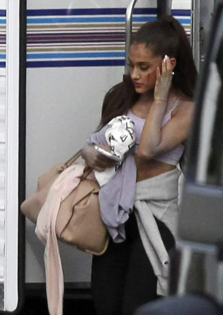 irvingeschido's tweet photo. #PasándolaBombaConAriana
Pregunta sería 
Como le ago estallar el corazón?😍 https://t.co/F0UCtILd20