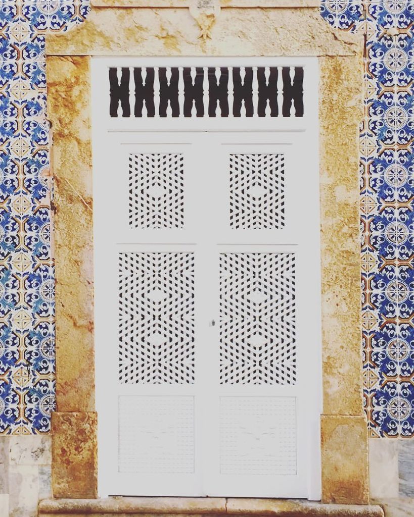 TonicLiving's tweet photo. No messin' around. #doorsofportugal { tomorrow we're off to Sintra before I get on that ✈️ back to Toronto!😬 } #to… https://t.co/wQwTRVQZQI https://t.co/YYUcAvlHyg
