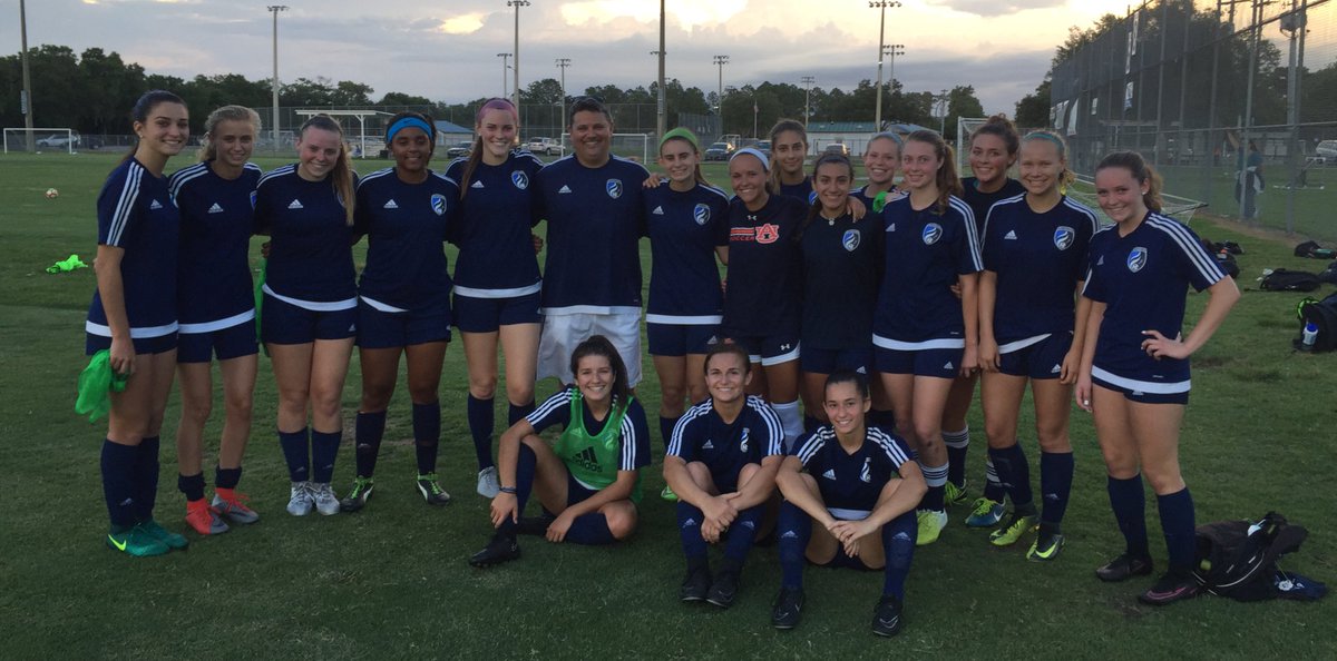 WFFlames_DA's tweet photo. Players gaining some experience with @brifolds4 from @AuburnSoccer who joins in training with Coach Grandy and the u16/17 squad. https://t.co/fXfywVYk0V