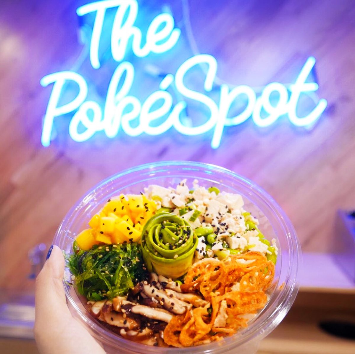 ThePokeSpotco's tweet photo. Sesame Shiitake Tofu Bowl || Our Vegan Lovers Dream 😍🥒 Ask for cauliflower rice as your base for added veggies! 🥗👨🏻‍🍳 https://t.co/SnxUlN3fyM
