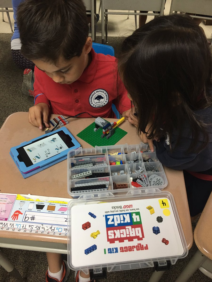 MsMacnCheese16's tweet photo. @Bricks4KidzCorp Fun motorized T-Rex models! Using iPads to read building instructions #STEM @oakridgeschool https://t.co/IzVxisHagl