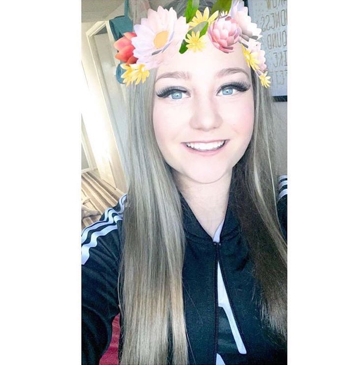 DeerTheKrizzle's tweet photo. Also  RT to find Emma please #Manchester #DWTS #ARIANA #manchesterarena #PrayForManchester #DWTManchester https://t.co/VVVsZ2nrqE