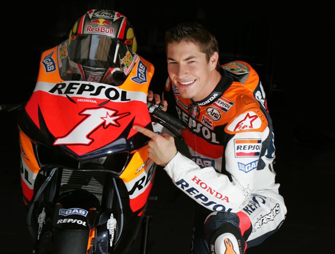 QydQueDyi's tweet photo. It's time u Ride In Peace @NickyHayden , One of MotoGP Lagends. #SuperNicky #RideOnKentuckyKid #RideInPeace https://t.co/mUyJjI9zt8